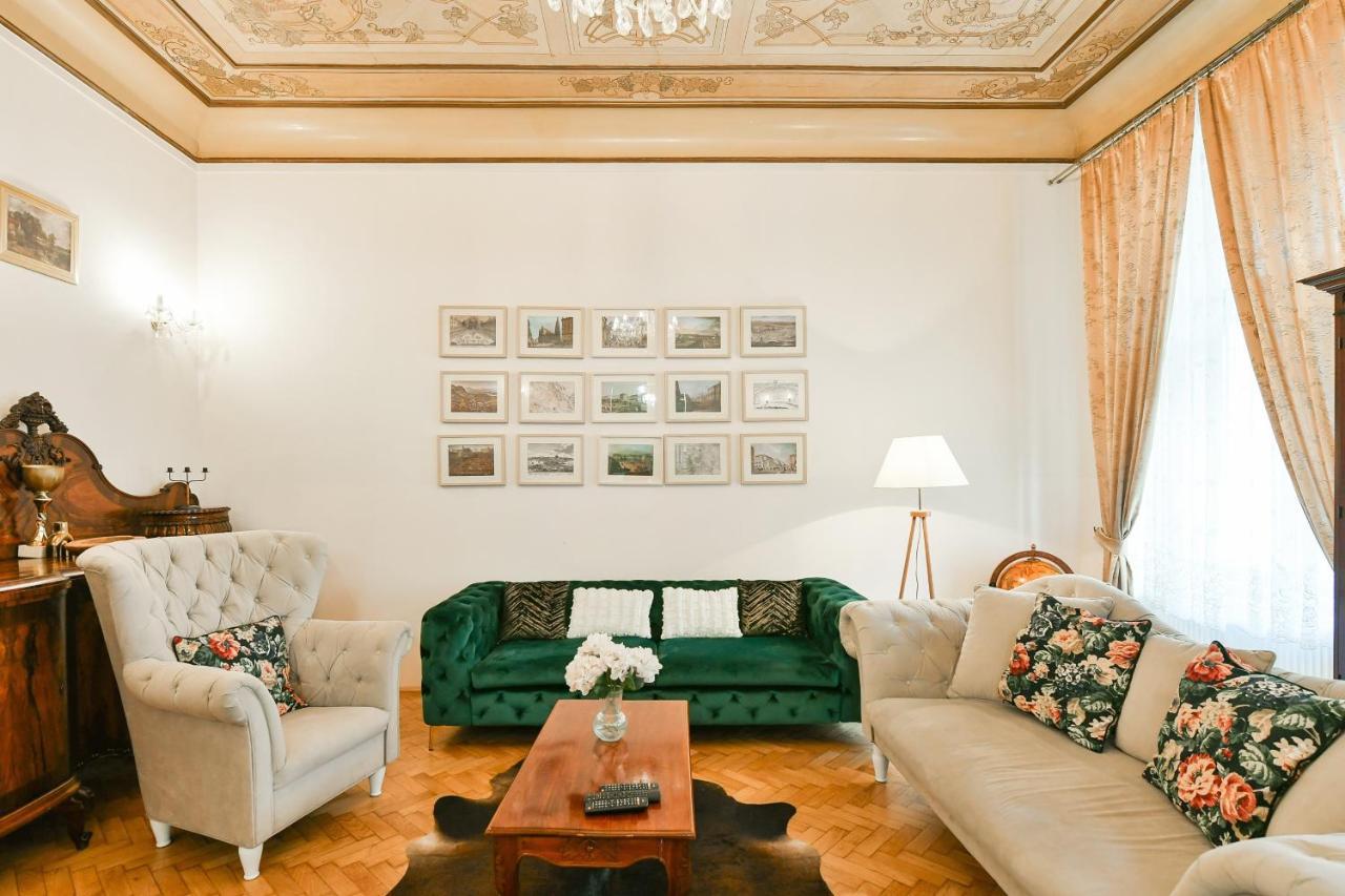 Stunning Charles Bridge Apartment براغ المظهر الخارجي الصورة
