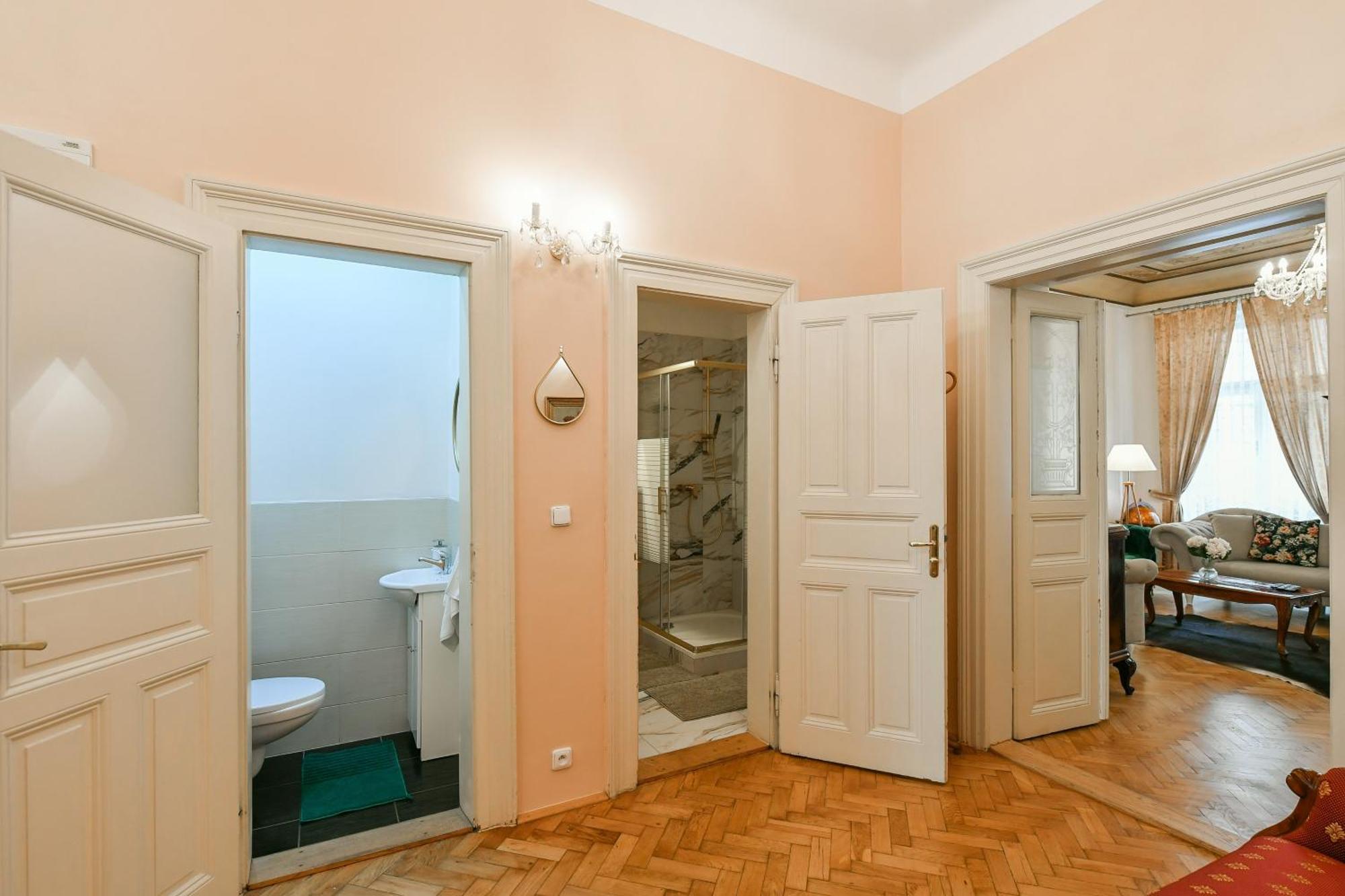 Stunning Charles Bridge Apartment براغ المظهر الخارجي الصورة